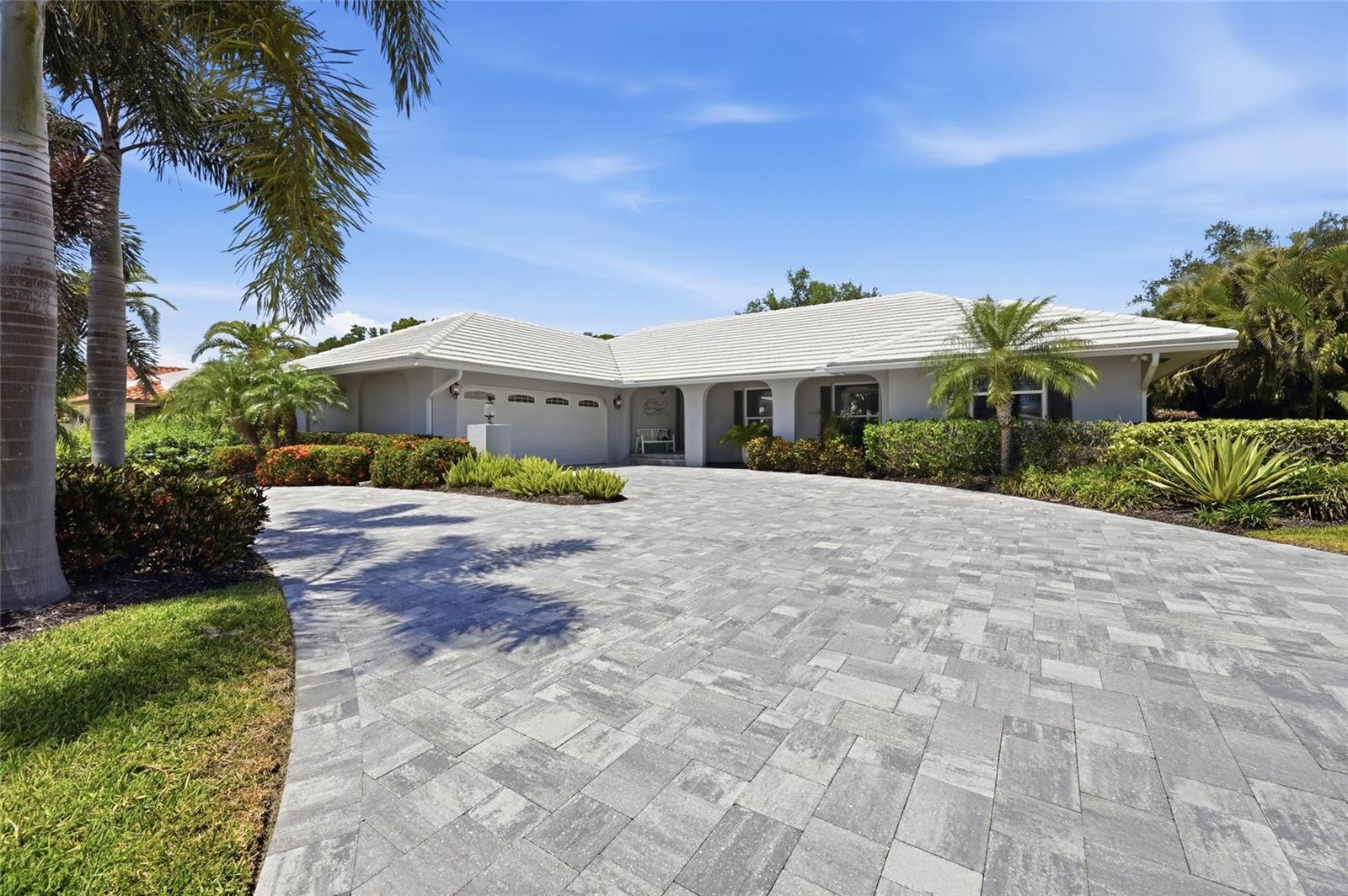 PENDING! 408 YACHT HARBOR DRIVE
